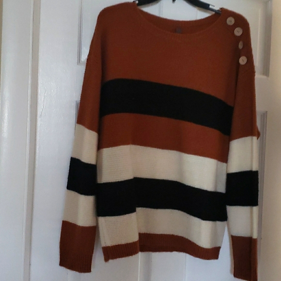 Alya Sweaters - A sweater